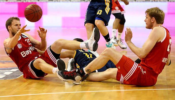 首场小组赛 首场小组赛